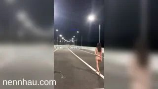 Em gái xinh mình dây khoả thân đi dạo ngoài đường hot nhất
