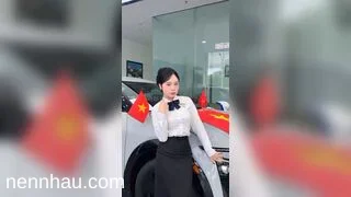 Em sales ô tô Vinfast xinh gái lộ clip sex hót không thể bỏ lỡ