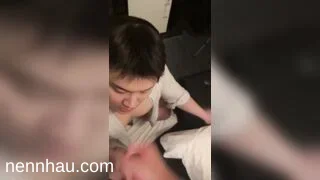 Siêu nứng Thích bắn tinh vào mồm trai đẹp xinh dâm đãng kích thích