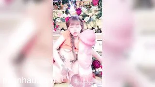 Con đĩ loli siêu dâm livetream phá lồn đút con cặc giả to bằng cái ng hết vào lồn hot nhất