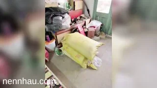 Em gái xinh đẹp đến bán dâm cho lão già chủ vựa phế liệu với giá 700k. hot nhất
