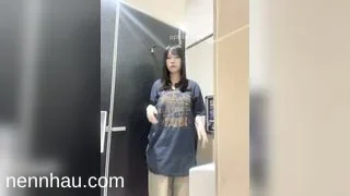 Siêu phẩm Nữ sinh bị thầy thể dục bắt quay vd động tác