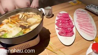 Rủ em đi ăn lẩu mà bắt em cởi áo mới cho ăn chất lượng cao