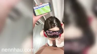 Cực phẩm Anh cứ xem đá bóng đi để em PHỤC VỤ anh