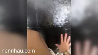Hai em rau dâm vào nhà vệ sinh thủ dâm móc lồn phụt nước đầy mặt dâm đãng đỉnh của đỉnh