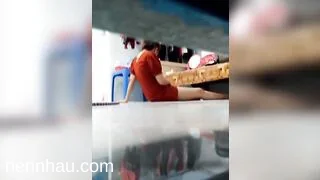 Nóng bỏng Chốn dưới tủ nhìn chị họ thủ dâm