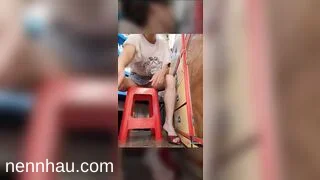 Cực đỉnh Cô gái vừa nhét sextoi vào lồn vừa bán thuốc