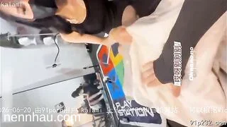 Siêu nứng Dì họ bắt gắp thằng cháu trai xem Sex thủ dâm