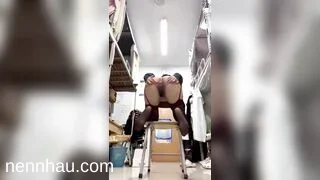 Dâm nữ nứng lồn tranh thủ các b trg ktx ra ngoài ngồi trg phòng móc lồn cực dâm siêu phẩm