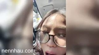 Gái xinh bú cu trên oto full HD không che