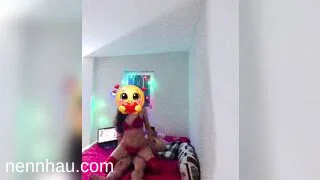 Nhỏ bạn thân đang xem sex trên gác nóng bỏng