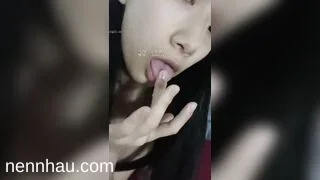 Xem ngay Em sinh viên 2k8 mình dây khoe hàng thủ dâm vú lồn non dâm