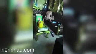 Nhìn chồng đi karaoke địt luôn em ktv tại quán cực kỳ nóng